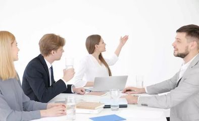 瞿海為益陽青年創(chuàng)新創(chuàng)業(yè)孵化基地揭牌并為入駐企業(yè)頒證 技術咨詢賦能發(fā)展新引擎